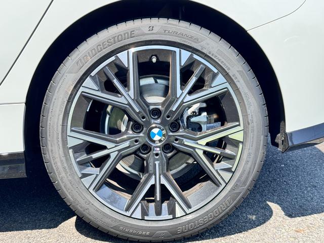 1シリーズ 120d Mスポーツ ハイラインパッケージ 当社デモカー・カーブドディスプレイ・ハーマンカードン・アンビエントライト・AppleCarPlay・アンドロイドオート・18インチAW・ルーフブラック・HUD・シートヒーター・黒革シート・ミラーETC(17枚目)