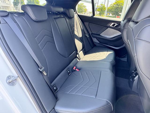 1シリーズ 120d Mスポーツ ハイラインパッケージ 当社デモカー・カーブドディスプレイ・ハーマンカードン・アンビエントライト・AppleCarPlay・アンドロイドオート・18インチAW・ルーフブラック・HUD・シートヒーター・黒革シート・ミラーETC(33枚目)