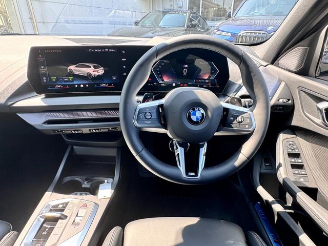 1シリーズ 120d Mスポーツ ハイラインパッケージ 当社デモカー・カーブドディスプレイ・ハーマンカードン・アンビエントライト・AppleCarPlay・アンドロイドオート・18インチAW・ルーフブラック・HUD・シートヒーター・黒革シート・ミラーETC(39枚目)