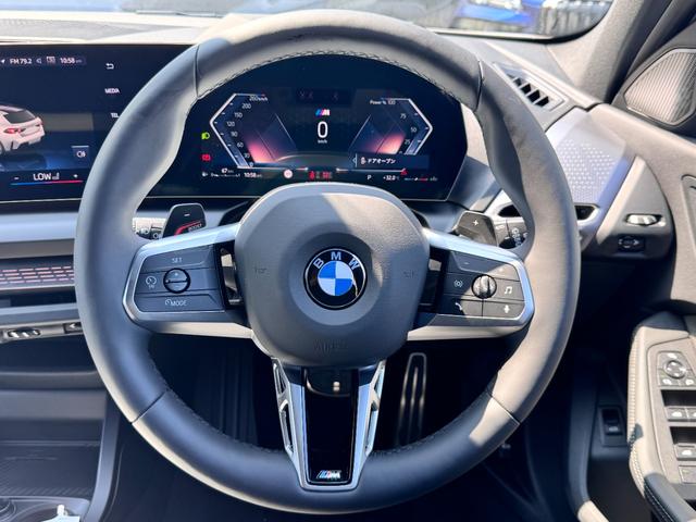 1シリーズ 120d Mスポーツ ハイラインパッケージ 当社デモカー・カーブドディスプレイ・ハーマンカードン・アンビエントライト・AppleCarPlay・アンドロイドオート・18インチAW・ルーフブラック・HUD・シートヒーター・黒革シート・ミラーETC(40枚目)