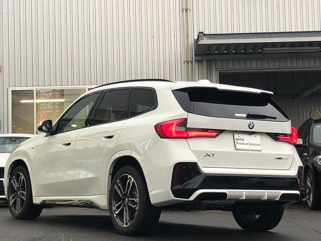 Ｘ１ ｘＤｒｉｖｅ　２０ｄ　Ｍスポーツ　試乗車・１９インチアルミ・ステアリングＨ　　ＡｐｐｌｅＣａｒＰｌａｙ・アンビエントライトａｎｄｒｏｉｄオート・全方位カメラ・シートヒーター・ＨＵＤ・インテリアカメラ・電動トランク・ミラーＥＴＣ（7枚目）