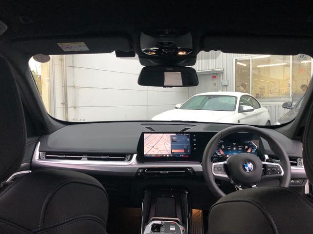 Ｘ１ ｘＤｒｉｖｅ　２０ｄ　Ｍスポーツ　試乗車・１９インチアルミ・ステアリングＨ　　ＡｐｐｌｅＣａｒＰｌａｙ・アンビエントライトａｎｄｒｏｉｄオート・全方位カメラ・シートヒーター・ＨＵＤ・インテリアカメラ・電動トランク・ミラーＥＴＣ（11枚目）