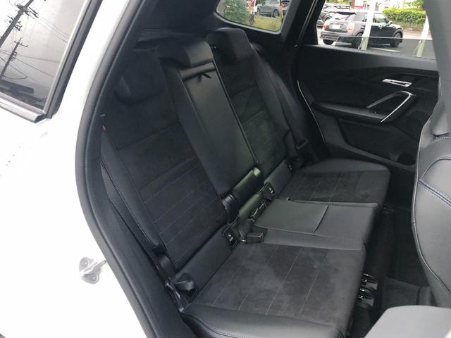 Ｘ１ ｘＤｒｉｖｅ　２０ｄ　Ｍスポーツ　試乗車・１９インチアルミ・ステアリングＨ　　ＡｐｐｌｅＣａｒＰｌａｙ・アンビエントライトａｎｄｒｏｉｄオート・全方位カメラ・シートヒーター・ＨＵＤ・インテリアカメラ・電動トランク・ミラーＥＴＣ（12枚目）