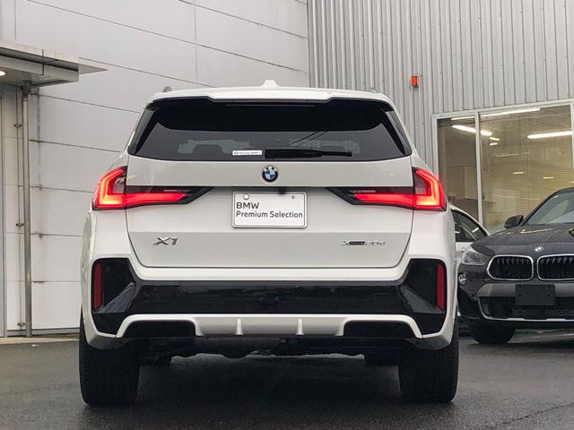 Ｘ１ ｘＤｒｉｖｅ　２０ｄ　Ｍスポーツ　試乗車・１９インチアルミ・ステアリングＨ　　ＡｐｐｌｅＣａｒＰｌａｙ・アンビエントライトａｎｄｒｏｉｄオート・全方位カメラ・シートヒーター・ＨＵＤ・インテリアカメラ・電動トランク・ミラーＥＴＣ（13枚目）