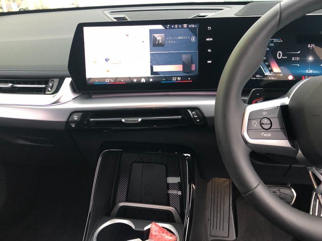 Ｘ１ ｘＤｒｉｖｅ　２０ｄ　Ｍスポーツ　試乗車・１９インチアルミ・ステアリングＨ　　ＡｐｐｌｅＣａｒＰｌａｙ・アンビエントライトａｎｄｒｏｉｄオート・全方位カメラ・シートヒーター・ＨＵＤ・インテリアカメラ・電動トランク・ミラーＥＴＣ（15枚目）