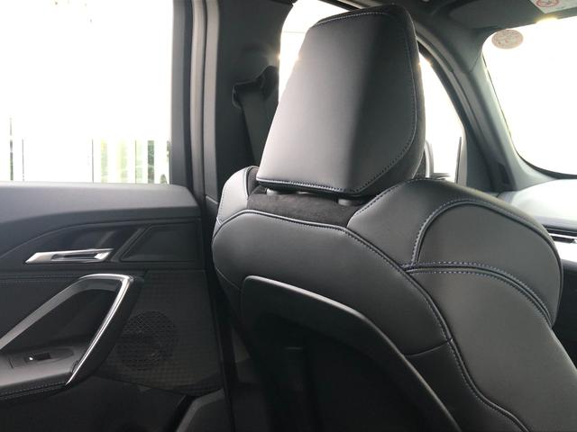 Ｘ１ ｘＤｒｉｖｅ　２０ｄ　Ｍスポーツ　試乗車・１９インチアルミ・ステアリングＨ　　ＡｐｐｌｅＣａｒＰｌａｙ・アンビエントライトａｎｄｒｏｉｄオート・全方位カメラ・シートヒーター・ＨＵＤ・インテリアカメラ・電動トランク・ミラーＥＴＣ（16枚目）