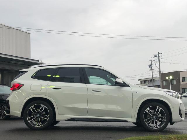 Ｘ１ ｘＤｒｉｖｅ　２０ｄ　Ｍスポーツ　試乗車・１９インチアルミ・ステアリングＨ　　ＡｐｐｌｅＣａｒＰｌａｙ・アンビエントライトａｎｄｒｏｉｄオート・全方位カメラ・シートヒーター・ＨＵＤ・インテリアカメラ・電動トランク・ミラーＥＴＣ（18枚目）