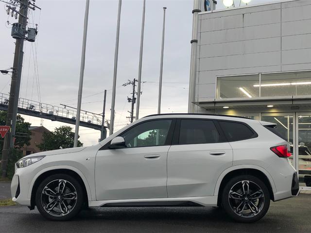 Ｘ１ ｘＤｒｉｖｅ　２０ｄ　Ｍスポーツ　試乗車・１９インチアルミ・ステアリングＨ　　ＡｐｐｌｅＣａｒＰｌａｙ・アンビエントライトａｎｄｒｏｉｄオート・全方位カメラ・シートヒーター・ＨＵＤ・インテリアカメラ・電動トランク・ミラーＥＴＣ（20枚目）
