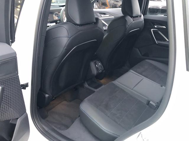 Ｘ１ ｘＤｒｉｖｅ　２０ｄ　Ｍスポーツ　試乗車・１９インチアルミ・ステアリングＨ　　ＡｐｐｌｅＣａｒＰｌａｙ・アンビエントライトａｎｄｒｏｉｄオート・全方位カメラ・シートヒーター・ＨＵＤ・インテリアカメラ・電動トランク・ミラーＥＴＣ（23枚目）