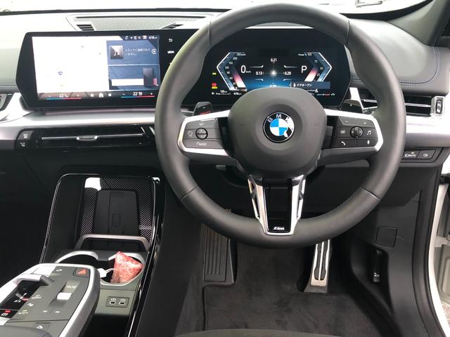 Ｘ１ ｘＤｒｉｖｅ　２０ｄ　Ｍスポーツ　試乗車・１９インチアルミ・ステアリングＨ　　ＡｐｐｌｅＣａｒＰｌａｙ・アンビエントライトａｎｄｒｏｉｄオート・全方位カメラ・シートヒーター・ＨＵＤ・インテリアカメラ・電動トランク・ミラーＥＴＣ（30枚目）