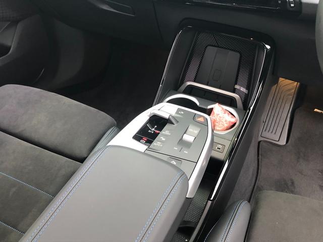 Ｘ１ ｘＤｒｉｖｅ　２０ｄ　Ｍスポーツ　試乗車・１９インチアルミ・ステアリングＨ　　ＡｐｐｌｅＣａｒＰｌａｙ・アンビエントライトａｎｄｒｏｉｄオート・全方位カメラ・シートヒーター・ＨＵＤ・インテリアカメラ・電動トランク・ミラーＥＴＣ（34枚目）