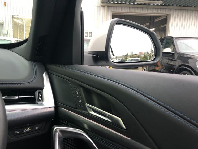 Ｘ１ ｘＤｒｉｖｅ　２０ｄ　Ｍスポーツ　試乗車・１９インチアルミ・ステアリングＨ　　ＡｐｐｌｅＣａｒＰｌａｙ・アンビエントライトａｎｄｒｏｉｄオート・全方位カメラ・シートヒーター・ＨＵＤ・インテリアカメラ・電動トランク・ミラーＥＴＣ（58枚目）