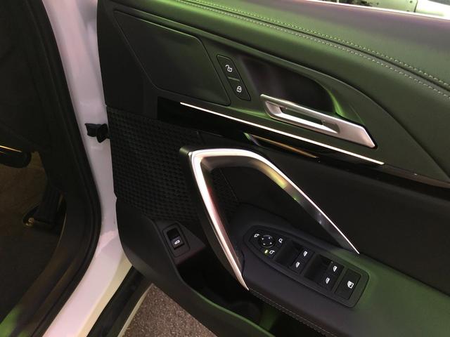 Ｘ１ ｘＤｒｉｖｅ　２０ｄ　ｘライン　試乗車・１８インチＡＷ・ａｎｄｒｏｉｄオート・ＡＣＣ　ＡｐｐｌｅＣａｒＰｌａｙ・アンビエントライト・全方位カメラ・ＨＵＤ・電動シート・電動トランク・シートヒーター・ワイヤレスチャージ・ミラーＥＴＣ（42枚目）