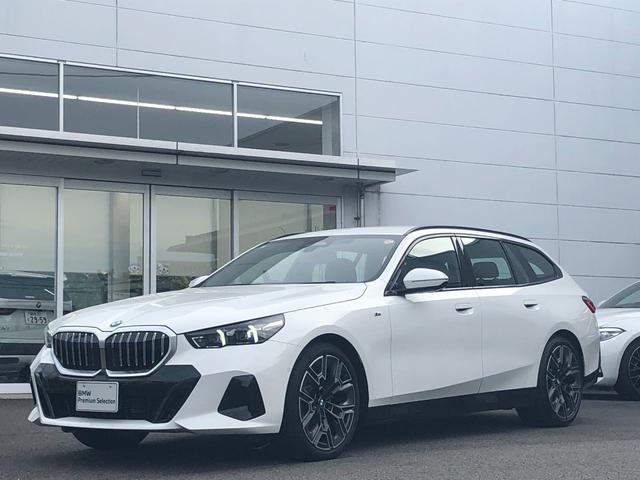 ５シリーズ ５２３ｄ　ｘＤｒｉｖｅツーリング　Ｍスポーツ　試乗車・２０インチＡＷ・コンフォートＤＰＫＧ　　ＡｐｐｌｅＣａｒＰｌａｙ・アンビエントライト・全方位カメラ・ヘッドＵＰディスプレイ・Ａサスペンション・純正ＴＶ・電動トランク・電動シート・ミラーＥＴＣ（6枚目）