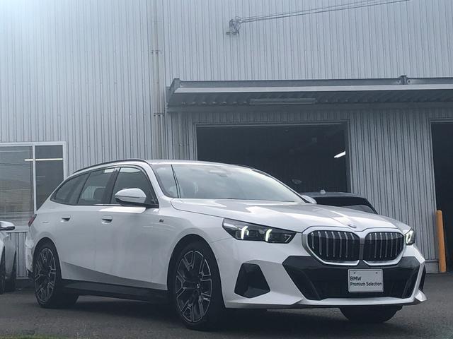 ５シリーズ ５２３ｄ　ｘＤｒｉｖｅツーリング　Ｍスポーツ　試乗車・２０インチＡＷ・コンフォートＤＰＫＧ　　ＡｐｐｌｅＣａｒＰｌａｙ・アンビエントライト・全方位カメラ・ヘッドＵＰディスプレイ・Ａサスペンション・純正ＴＶ・電動トランク・電動シート・ミラーＥＴＣ（8枚目）