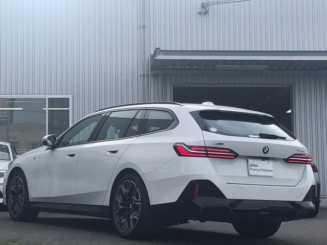 ５シリーズ ５２３ｄ　ｘＤｒｉｖｅツーリング　Ｍスポーツ　試乗車・２０インチＡＷ・コンフォートＤＰＫＧ　　ＡｐｐｌｅＣａｒＰｌａｙ・アンビエントライト・全方位カメラ・ヘッドＵＰディスプレイ・Ａサスペンション・純正ＴＶ・電動トランク・電動シート・ミラーＥＴＣ（13枚目）