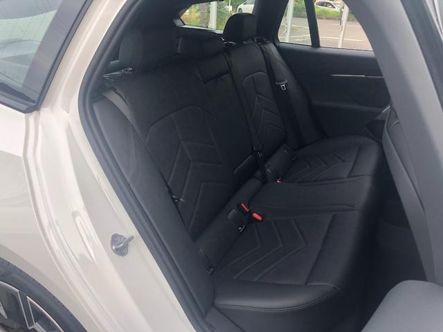 ５シリーズ ５２３ｄ　ｘＤｒｉｖｅツーリング　Ｍスポーツ　試乗車・２０インチＡＷ・コンフォートＤＰＫＧ　　ＡｐｐｌｅＣａｒＰｌａｙ・アンビエントライト・全方位カメラ・ヘッドＵＰディスプレイ・Ａサスペンション・純正ＴＶ・電動トランク・電動シート・ミラーＥＴＣ（21枚目）