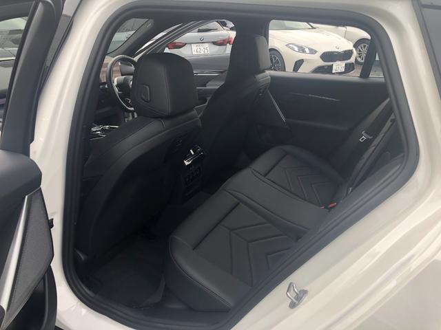 ５シリーズ ５２３ｄ　ｘＤｒｉｖｅツーリング　Ｍスポーツ　試乗車・２０インチＡＷ・コンフォートＤＰＫＧ　　ＡｐｐｌｅＣａｒＰｌａｙ・アンビエントライト・全方位カメラ・ヘッドＵＰディスプレイ・Ａサスペンション・純正ＴＶ・電動トランク・電動シート・ミラーＥＴＣ（22枚目）