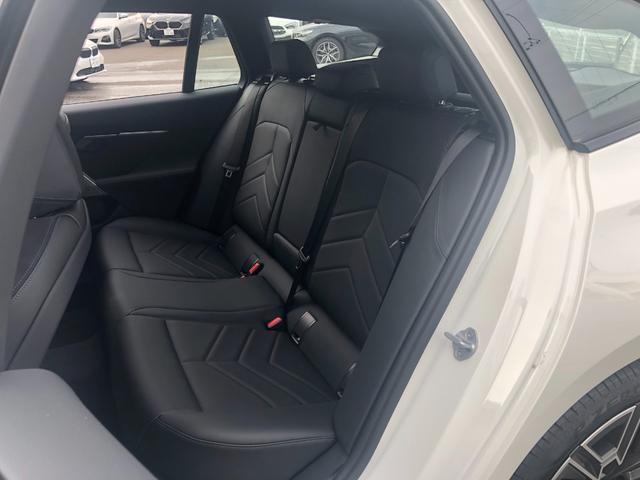 ５シリーズ ５２３ｄ　ｘＤｒｉｖｅツーリング　Ｍスポーツ　試乗車・２０インチＡＷ・コンフォートＤＰＫＧ　　ＡｐｐｌｅＣａｒＰｌａｙ・アンビエントライト・全方位カメラ・ヘッドＵＰディスプレイ・Ａサスペンション・純正ＴＶ・電動トランク・電動シート・ミラーＥＴＣ（23枚目）