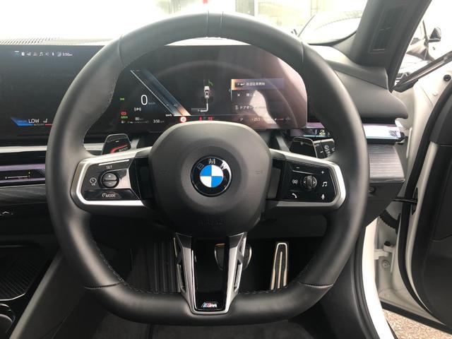５シリーズ ５２３ｄ　ｘＤｒｉｖｅツーリング　Ｍスポーツ　試乗車・２０インチＡＷ・コンフォートＤＰＫＧ　　ＡｐｐｌｅＣａｒＰｌａｙ・アンビエントライト・全方位カメラ・ヘッドＵＰディスプレイ・Ａサスペンション・純正ＴＶ・電動トランク・電動シート・ミラーＥＴＣ（29枚目）