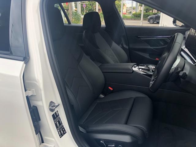 ５シリーズ ５２３ｄ　ｘＤｒｉｖｅツーリング　Ｍスポーツ　試乗車・２０インチＡＷ・コンフォートＤＰＫＧ　　ＡｐｐｌｅＣａｒＰｌａｙ・アンビエントライト・全方位カメラ・ヘッドＵＰディスプレイ・Ａサスペンション・純正ＴＶ・電動トランク・電動シート・ミラーＥＴＣ（34枚目）