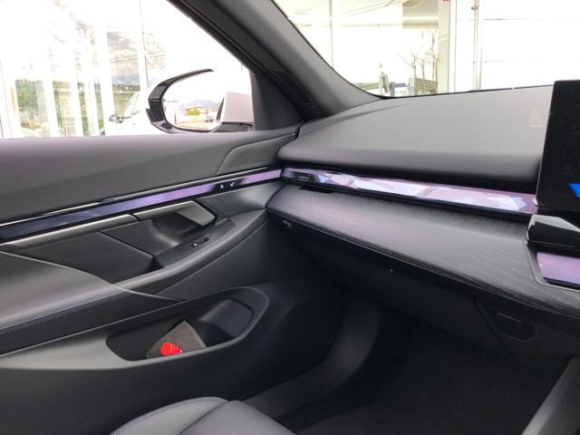 ５シリーズ ５２３ｄ　ｘＤｒｉｖｅツーリング　Ｍスポーツ　試乗車・２０インチＡＷ・コンフォートＤＰＫＧ　　ＡｐｐｌｅＣａｒＰｌａｙ・アンビエントライト・全方位カメラ・ヘッドＵＰディスプレイ・Ａサスペンション・純正ＴＶ・電動トランク・電動シート・ミラーＥＴＣ（42枚目）