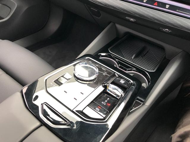 ５シリーズ ５２３ｄ　ｘＤｒｉｖｅツーリング　Ｍスポーツ　試乗車・２０インチＡＷ・コンフォートＤＰＫＧ　　ＡｐｐｌｅＣａｒＰｌａｙ・アンビエントライト・全方位カメラ・ヘッドＵＰディスプレイ・Ａサスペンション・純正ＴＶ・電動トランク・電動シート・ミラーＥＴＣ（44枚目）