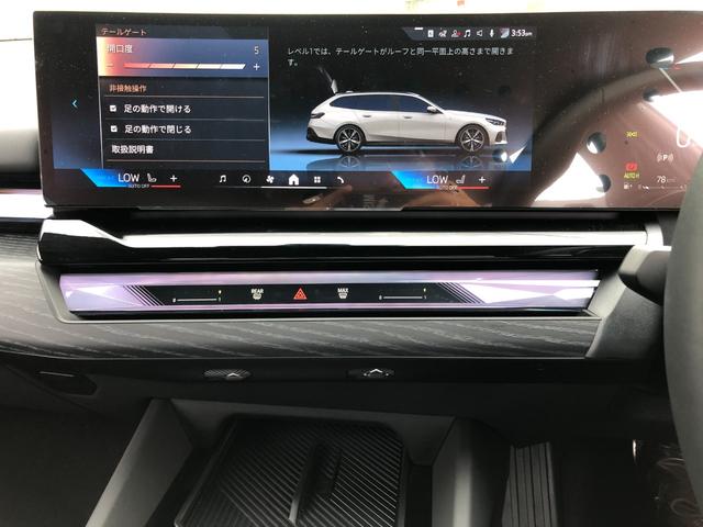 ５シリーズ ５２３ｄ　ｘＤｒｉｖｅツーリング　Ｍスポーツ　試乗車・２０インチＡＷ・コンフォートＤＰＫＧ　　ＡｐｐｌｅＣａｒＰｌａｙ・アンビエントライト・全方位カメラ・ヘッドＵＰディスプレイ・Ａサスペンション・純正ＴＶ・電動トランク・電動シート・ミラーＥＴＣ（60枚目）