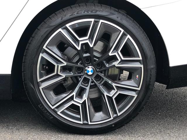 ５シリーズ ５２３ｄ　ｘＤｒｉｖｅツーリング　Ｍスポーツ　試乗車・２０インチＡＷ・コンフォートＤＰＫＧ　　ＡｐｐｌｅＣａｒＰｌａｙ・アンビエントライト・全方位カメラ・ヘッドＵＰディスプレイ・Ａサスペンション・純正ＴＶ・電動トランク・電動シート・ミラーＥＴＣ（66枚目）
