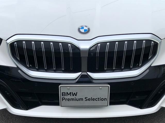 ５シリーズ ５２３ｄ　ｘＤｒｉｖｅツーリング　Ｍスポーツ　試乗車・２０インチＡＷ・コンフォートＤＰＫＧ　　ＡｐｐｌｅＣａｒＰｌａｙ・アンビエントライト・全方位カメラ・ヘッドＵＰディスプレイ・Ａサスペンション・純正ＴＶ・電動トランク・電動シート・ミラーＥＴＣ（70枚目）