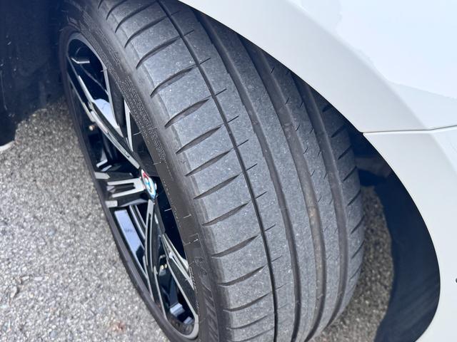 ３シリーズ ３２０ｉツーリング　Ｍスポーツ　仕入車両・コンフォートＰＫＧ・１８インチＡＷ・ＡｐｐｌｅＣａｒＰｌａｙ・アンビエントライト・全方位カメラ・ＨＵＤ・オートホールド・パドルシフト・電動リアゲート・電動シート・シートヒーター・ミラーＥＴＣ（18枚目）