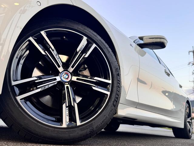 ３シリーズ ３２０ｉツーリング　Ｍスポーツ　仕入車両・コンフォートＰＫＧ・１８インチＡＷ・ＡｐｐｌｅＣａｒＰｌａｙ・アンビエントライト・全方位カメラ・ＨＵＤ・オートホールド・パドルシフト・電動リアゲート・電動シート・シートヒーター・ミラーＥＴＣ（19枚目）