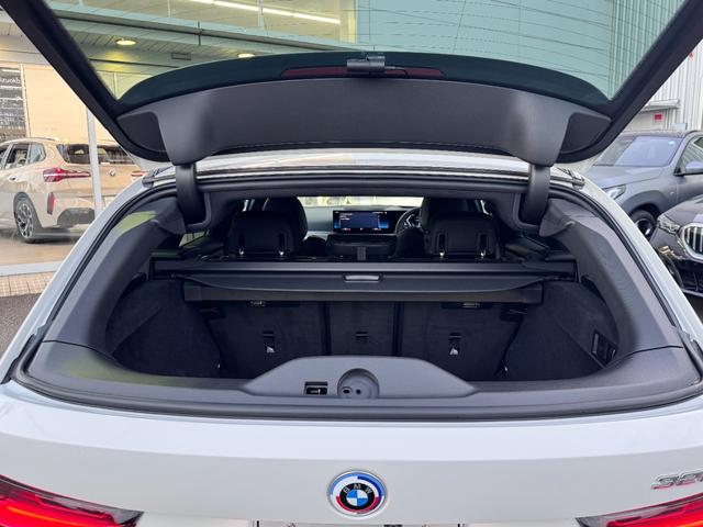 ３シリーズ ３２０ｉツーリング　Ｍスポーツ　仕入車両・コンフォートＰＫＧ・１８インチＡＷ・ＡｐｐｌｅＣａｒＰｌａｙ・アンビエントライト・全方位カメラ・ＨＵＤ・オートホールド・パドルシフト・電動リアゲート・電動シート・シートヒーター・ミラーＥＴＣ（30枚目）