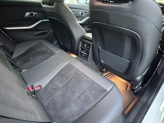 ３シリーズ ３２０ｉツーリング　Ｍスポーツ　仕入車両・コンフォートＰＫＧ・１８インチＡＷ・ＡｐｐｌｅＣａｒＰｌａｙ・アンビエントライト・全方位カメラ・ＨＵＤ・オートホールド・パドルシフト・電動リアゲート・電動シート・シートヒーター・ミラーＥＴＣ（35枚目）