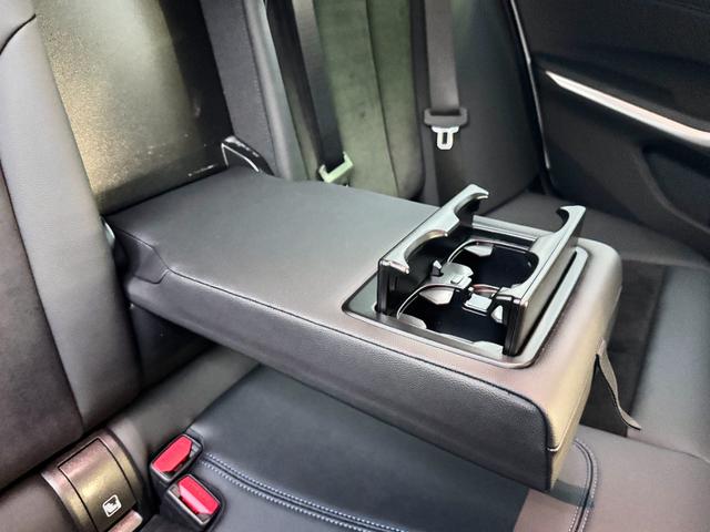 ３シリーズ ３２０ｉツーリング　Ｍスポーツ　仕入車両・コンフォートＰＫＧ・１８インチＡＷ・ＡｐｐｌｅＣａｒＰｌａｙ・アンビエントライト・全方位カメラ・ＨＵＤ・オートホールド・パドルシフト・電動リアゲート・電動シート・シートヒーター・ミラーＥＴＣ（41枚目）