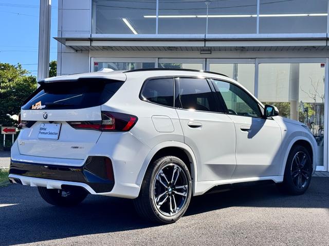 Ｘ１ ｓＤｒｉｖｅ　１８ｉ　Ｍスポーツ　試乗車・テクノロジーＰＫＧ・ハンドルヒーター　ＡｐｐｌｅＣａｒＰｌａｙ・アンビエントライト・ａｎｄｒｏｉｄオート・全方位カメラ・１９インチアルミホイール・・ＨＵＤ・レーンチェンジアシスト・ミラーＥＴＣ（13枚目）