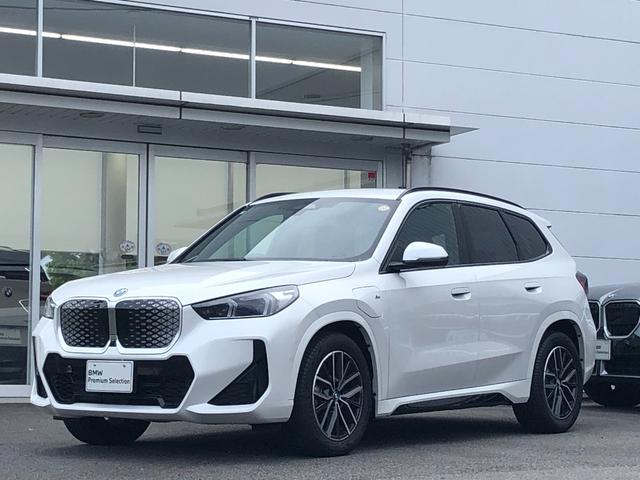 ｉＸ１ ｅＤｒｉｖｅ　２０　Ｍスポーツ　試乗車・テクノロジーＰＫＧ・１８インチＡＷ・ＡＣＣ　ＡｐｐｌｅＣａｒＰｌａｙ・ａｎｄｒｏｉｄオート・アンビエントライト・全方位カメラ・ワイヤレス充電・ＨＵＤ・オートホールド・ミラーＥＴＣ（6枚目）