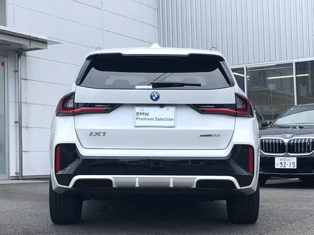 ｉＸ１ ｅＤｒｉｖｅ　２０　Ｍスポーツ　試乗車・テクノロジーＰＫＧ・１８インチＡＷ・ＡＣＣ　ＡｐｐｌｅＣａｒＰｌａｙ・ａｎｄｒｏｉｄオート・アンビエントライト・全方位カメラ・ワイヤレス充電・ＨＵＤ・オートホールド・ミラーＥＴＣ（12枚目）