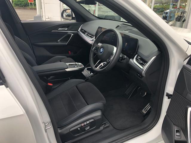 ｉＸ１ ｅＤｒｉｖｅ　２０　Ｍスポーツ　試乗車・テクノロジーＰＫＧ・１８インチＡＷ・ＡＣＣ　ＡｐｐｌｅＣａｒＰｌａｙ・ａｎｄｒｏｉｄオート・アンビエントライト・全方位カメラ・ワイヤレス充電・ＨＵＤ・オートホールド・ミラーＥＴＣ（34枚目）