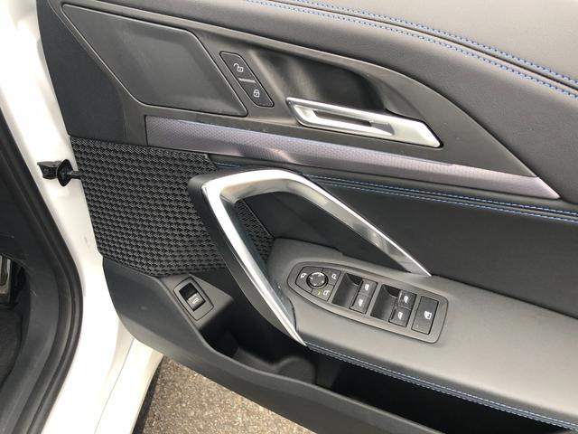 ｉＸ１ ｅＤｒｉｖｅ　２０　Ｍスポーツ　試乗車・テクノロジーＰＫＧ・１８インチＡＷ・ＡＣＣ　ＡｐｐｌｅＣａｒＰｌａｙ・ａｎｄｒｏｉｄオート・アンビエントライト・全方位カメラ・ワイヤレス充電・ＨＵＤ・オートホールド・ミラーＥＴＣ（38枚目）