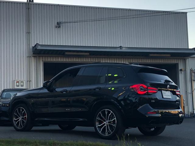 Ｘ３ Ｍ４０ｄ　仕入車両・ファストトラックＰＫＧ・２０インチＡｐｐｌｅＣａｒＰｌａｙ・アンビエントライト・全方位カメラ・レッドキャリパー・Ｍスポーツシート・ヘッドＵＰディスプレイ・純正ＴＶ・・電動シート・ミラーＥＴＣ（13枚目）