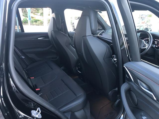 Ｘ３ Ｍ４０ｄ　仕入車両・ファストトラックＰＫＧ・２０インチＡｐｐｌｅＣａｒＰｌａｙ・アンビエントライト・全方位カメラ・レッドキャリパー・Ｍスポーツシート・ヘッドＵＰディスプレイ・純正ＴＶ・・電動シート・ミラーＥＴＣ（20枚目）