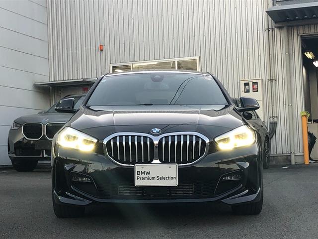 １シリーズ １１８ｄ　Ｍスポーツ　仕入車両・社外ＴＶ・ヘッドＵＰディスプレイＡｐｐｌｅＣａｒＰｌａｙ・アンビエントライト・バックカメラ・電動トランク・電動シート・オートホールド・１８インチアルミホイール・ワイヤレス充電・ミラーＥＴＣ（7枚目）