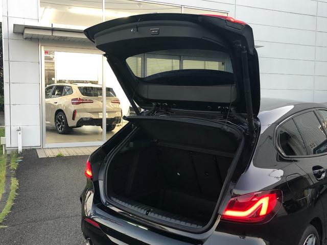 １シリーズ １１８ｄ　Ｍスポーツ　仕入車両・社外ＴＶ・ヘッドＵＰディスプレイＡｐｐｌｅＣａｒＰｌａｙ・アンビエントライト・バックカメラ・電動トランク・電動シート・オートホールド・１８インチアルミホイール・ワイヤレス充電・ミラーＥＴＣ（14枚目）