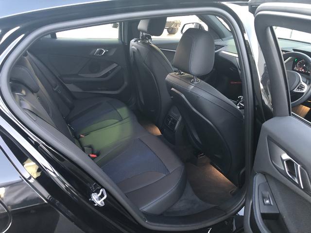 １シリーズ １１８ｄ　Ｍスポーツ　仕入車両・社外ＴＶ・ヘッドＵＰディスプレイＡｐｐｌｅＣａｒＰｌａｙ・アンビエントライト・バックカメラ・電動トランク・電動シート・オートホールド・１８インチアルミホイール・ワイヤレス充電・ミラーＥＴＣ（20枚目）