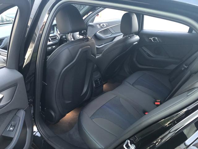 １シリーズ １１８ｄ　Ｍスポーツ　仕入車両・社外ＴＶ・ヘッドＵＰディスプレイＡｐｐｌｅＣａｒＰｌａｙ・アンビエントライト・バックカメラ・電動トランク・電動シート・オートホールド・１８インチアルミホイール・ワイヤレス充電・ミラーＥＴＣ（22枚目）