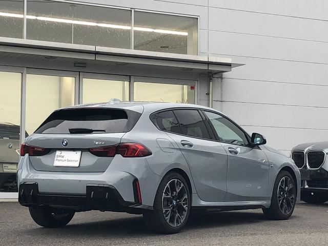 純正ＨＤＤナビ。スピーディかつ充実した探索とともに拡大表示、３Ｄ地図表示、道路案内標識標示、ＥＴＣゲートレーン表示などをコントロールディスプレイで確認できます。ＶＩＣＳ３メディアも利用できます。