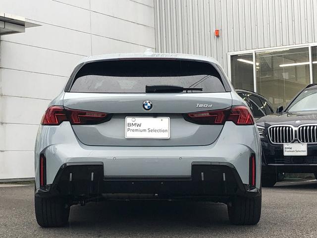 ｉＤｒｉｖｅコントローラーはナビ等のディスプレイ操作を行うものです。最先端の人間工学に基づいて設計されたコントローラーは、扱い方もごくシンプルなためすぐにその使い方を理解して直感的に操作することができ