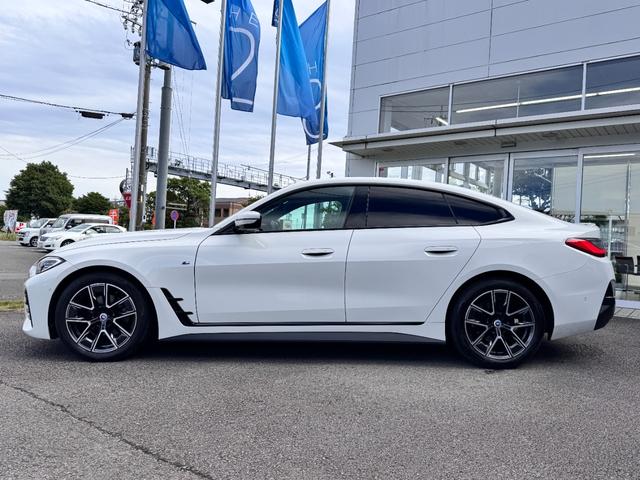 ４シリーズ ４２０ｄ　ｘＤｒｉｖｅグランクーペ　Ｍスポーツ　仕入車両・サウンドＰＫＧ・ハーマンカードンサラウンド・ＡｐｐｌｅＣａｒＰｌａｙ・アンビエントライト・シートヒーター・１８インチＡＷ・電動リアゲート・全方位カメラ・ミラーＥＴＣ（10枚目）