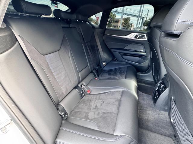４シリーズ ４２０ｄ　ｘＤｒｉｖｅグランクーペ　Ｍスポーツ　仕入車両・サウンドＰＫＧ・ハーマンカードンサラウンド・ＡｐｐｌｅＣａｒＰｌａｙ・アンビエントライト・シートヒーター・１８インチＡＷ・電動リアゲート・全方位カメラ・ミラーＥＴＣ（34枚目）